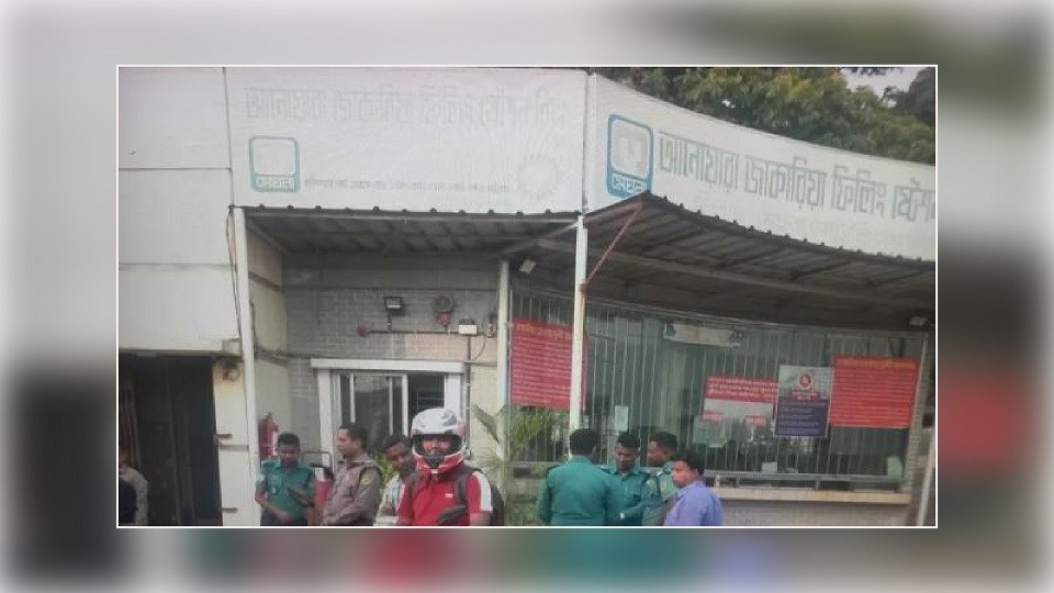 পর্যাপ্ত তেল থাকা সত্ত্বেও বিক্রি বন্ধ, চট্টগ্রামে ফিলিং স্টেশনকে জরিমানা