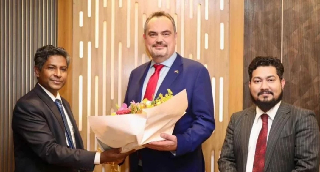 ঢাকায় পৌঁছেছেন নতুন মার্কিন রাষ্ট্রদূত ব্রেন্ট ক্রিস্টেনসেন