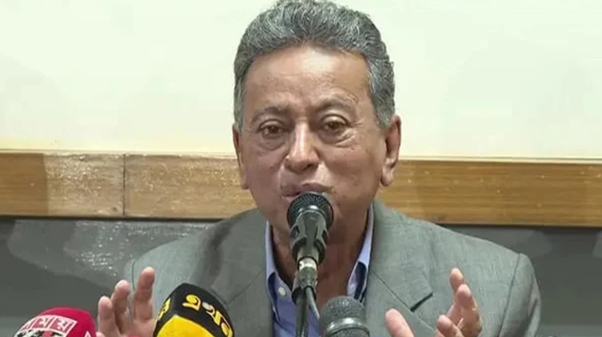 গণতন্ত্রের পথ থেকে বিচ্যুত হওয়ার সুযোগ নেই : খসরু