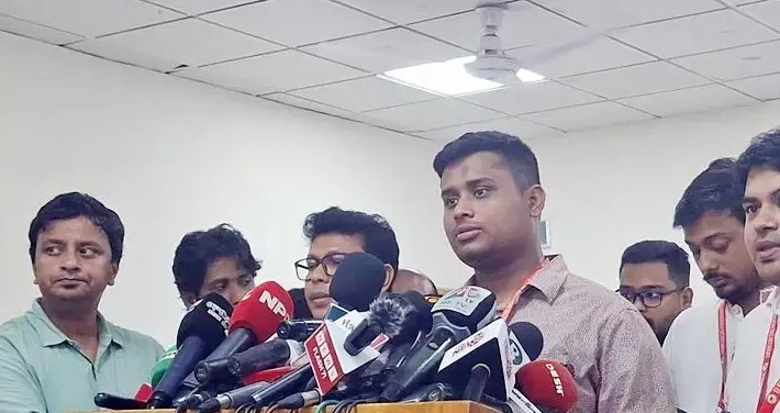 প্রতীক বাছাইয়ে ইসির চাপিয়ে দেওয়া কোনো সিদ্ধান্ত মেনে নেওয়া হবে না: হাসনাত আবদুল্লাহ