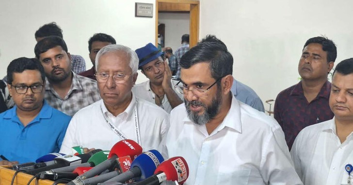আওয়ামী লীগ নির্বাচনে অংশ নিতে পারবে না : ইসি সানাউল্লাহ
