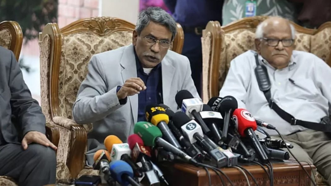 আগামী ফেব্রুয়ারিতে নির্বাচন না হলে জাতীয় নিরাপত্তা বিঘ্নিত হবে: আলী রীয়াজ