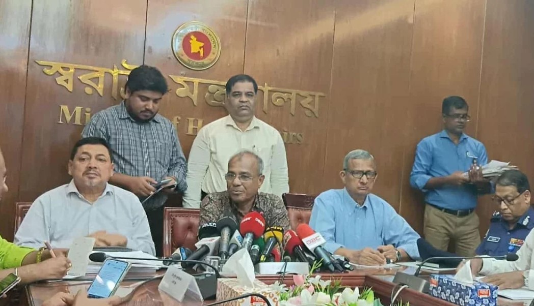 সারাদেশে  ৩৩ হাজার মণ্ডপে হবে দুর্গাপূজা, কোনো নিরাপত্তা ঝুঁকি নেই : স্বরাষ্ট্র উপদেষ্টা