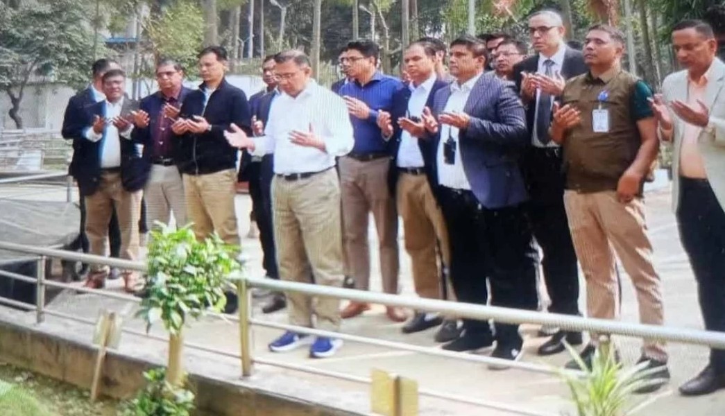 পিলখানায় শহীদ সেনা কর্মকর্তাদের কবর জিয়ারত তারেক রহমানের