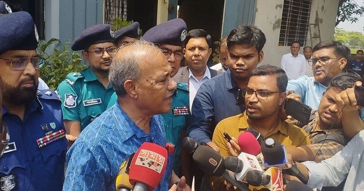 ভারতে পালিয়ে থাকা আ’লীগ নেতাকর্মীদের ফিরিয়ে আনার চেষ্টা চলছে: স্বরাষ্ট্র উপদেষ্টা