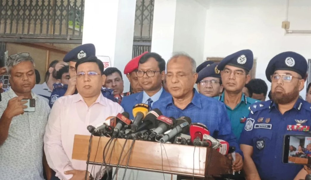 নিবার্চনে  সেনাবাহিনীর পাশাপাশি বিমান-নৌবাহিনীকেও কাজে লাগানো হবে: স্বরাষ্ট্র উপদেষ্টা