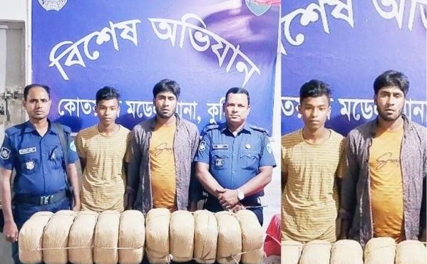 কক্সবাজারে পানিবন্দি পরিবারের মাঝে জরুরি খাদ্য সহায়তা প্রদান করেন নৌবাহিনী